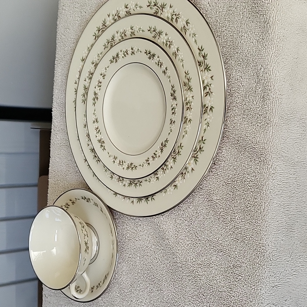 Lenox Brookdale Eight Place Setting NWOT